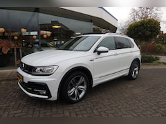 Volkswagen Tiguan - 1.5 TSI ACT Highline Business R-LINE I PANORAMA I TREKHAAK I NL-AUTO