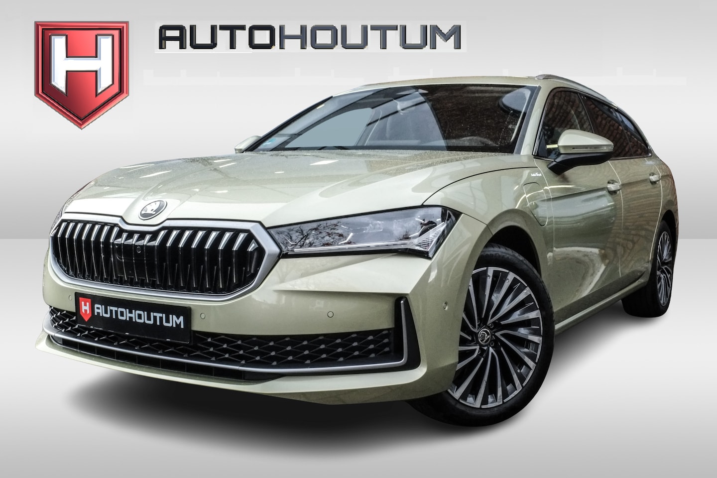 Skoda Superb Combi - 1.5 TSI iV Laurin & Klement Panorama, Trekhaak - AutoWereld.nl