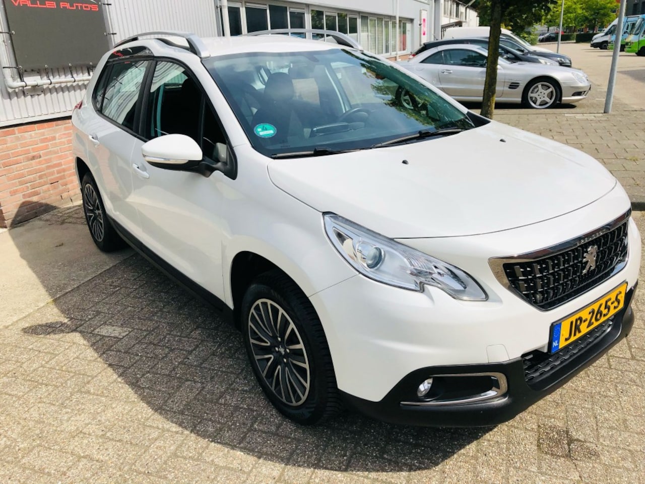 Peugeot 2008 - 1.2 Automaat LED AIRCO TREKHAAK Cruise control - AutoWereld.nl