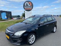 Hyundai i30 CW - 2011 * 1.4i i-Drive Cool * LMV * AIRCO * ELEC. RAMEN