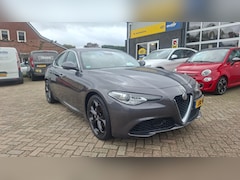 Alfa Romeo Giulia - 2.0T - Automaat - Leder - Trekhaak - nieuwe banden/ velgen