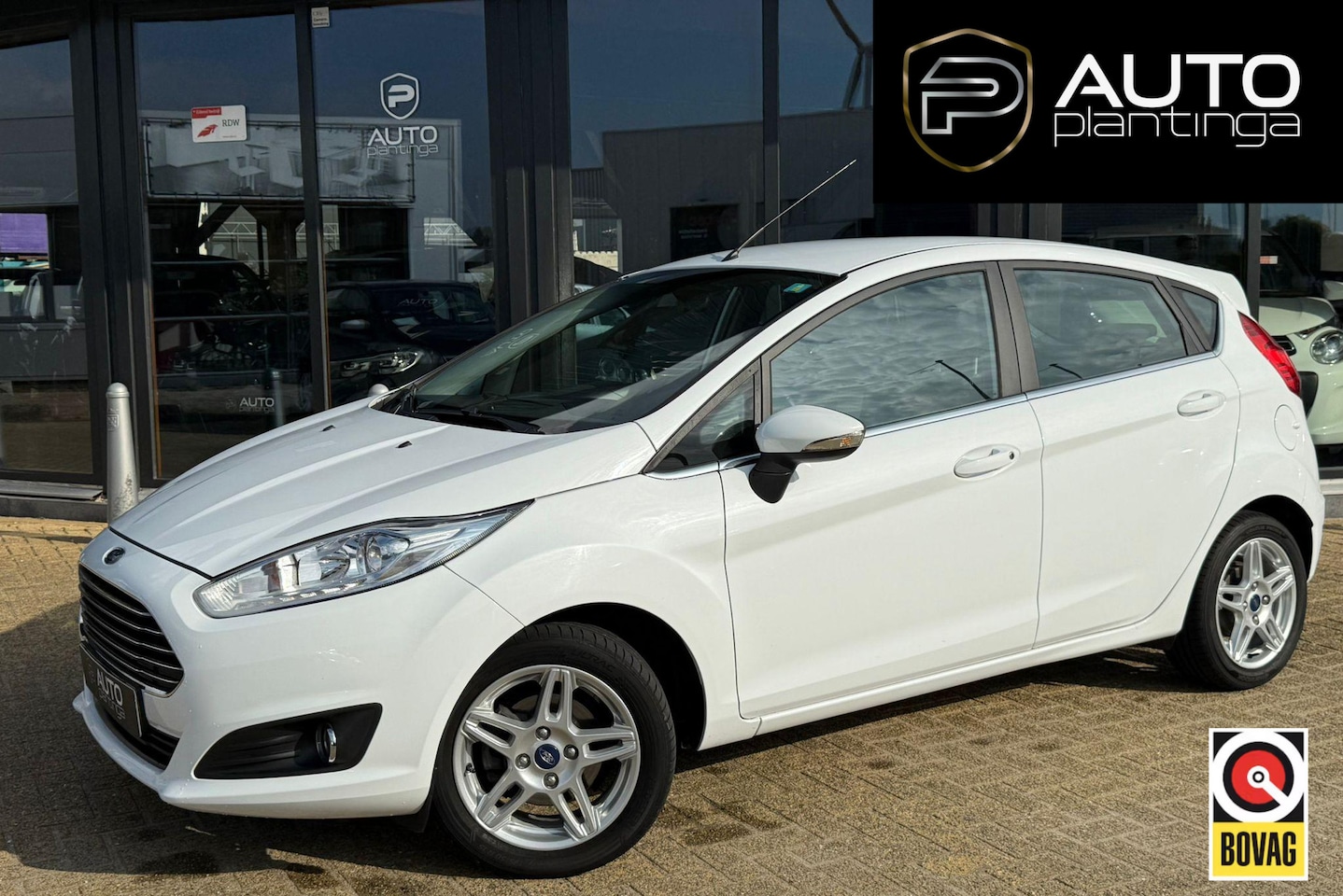 Ford Fiesta - 1.0 Titanium 80PK | Zeer Nette Staat! | Dealeronderhouden | Airco | Navigatie | Lichtmetal - AutoWereld.nl