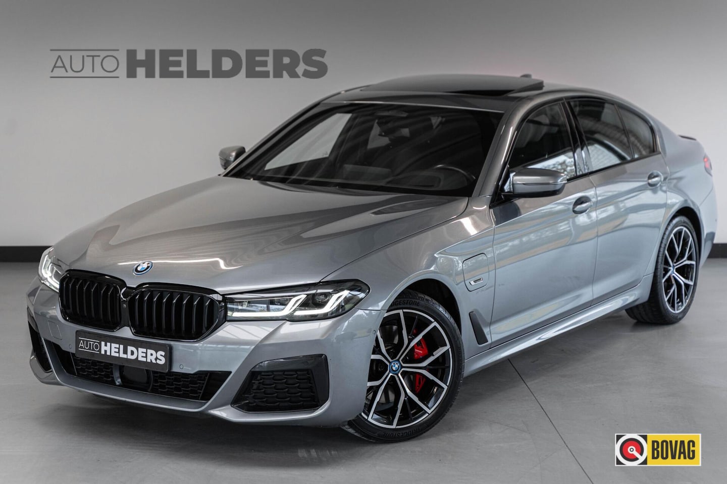 BMW 5-serie - 530e xDrive M Sport Pano 360° HuD H&K ACC Lane - AutoWereld.nl