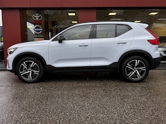 Volvo XC40 - 2.0 B4 Plus Dark | 18'' LMV | Trekhaak | Harman Kardon