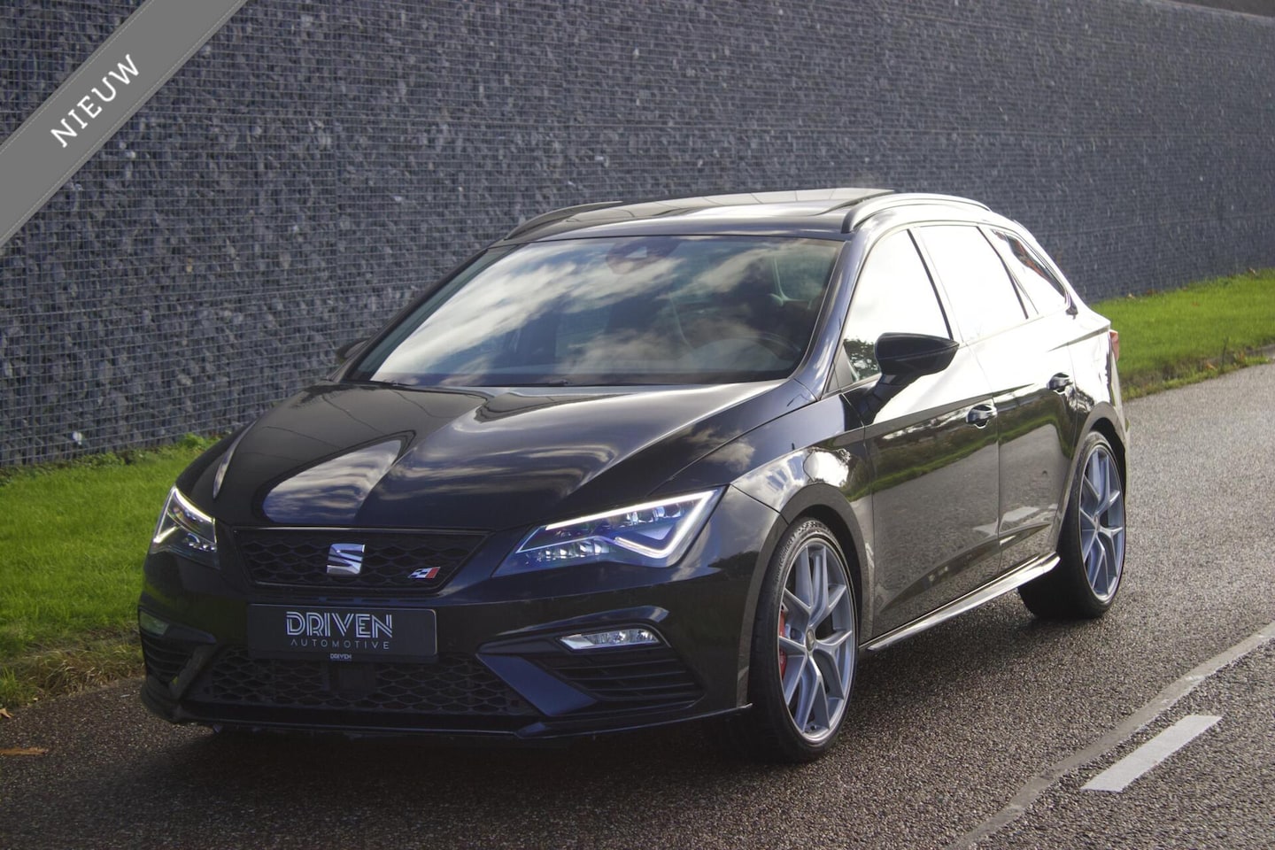 SEAT Leon ST - CUPRA 300| 360PK - Pano - Beats - Big Brake Kit - AutoWereld.nl