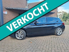 BMW 1-serie - 120i Sport Line 184PK Panoramadak / Apple Carplay / Harman Kardon / Navigatie / Trekhaak /