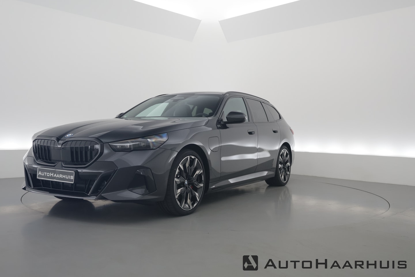 BMW 5-serie - 530e xDrive M Sport | Pano | HUD | Harman Kardon | 360cam | Stoelventi. | Memory seats - AutoWereld.nl
