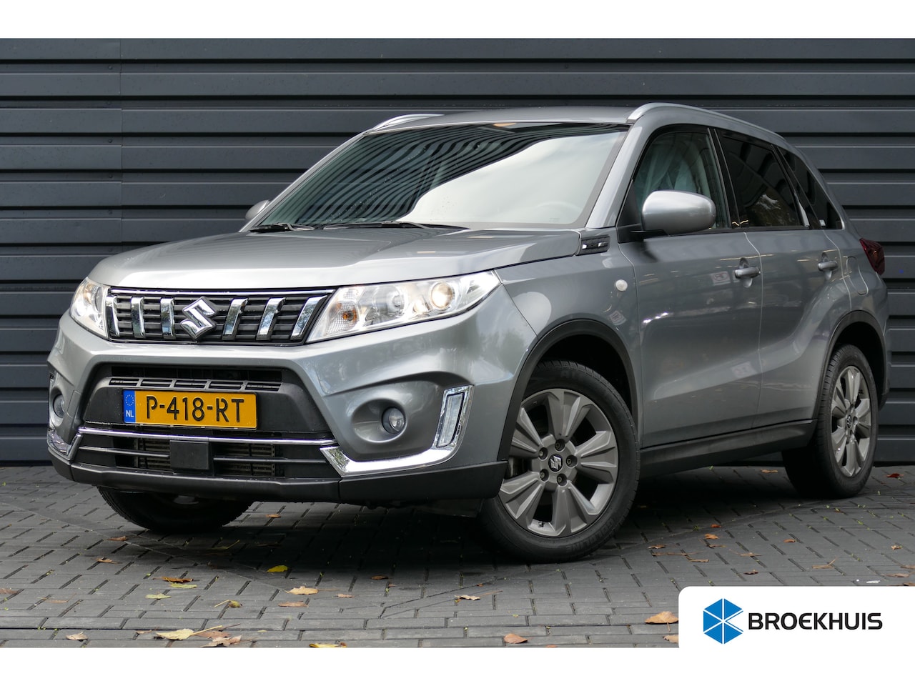 Suzuki Vitara - 1.0 BOOSTERJET 110PK SELECT AUTOMAAT / NAVI / CLIMA / PDC / 17"LMV / CAMERA / TREKHAAK / S - AutoWereld.nl