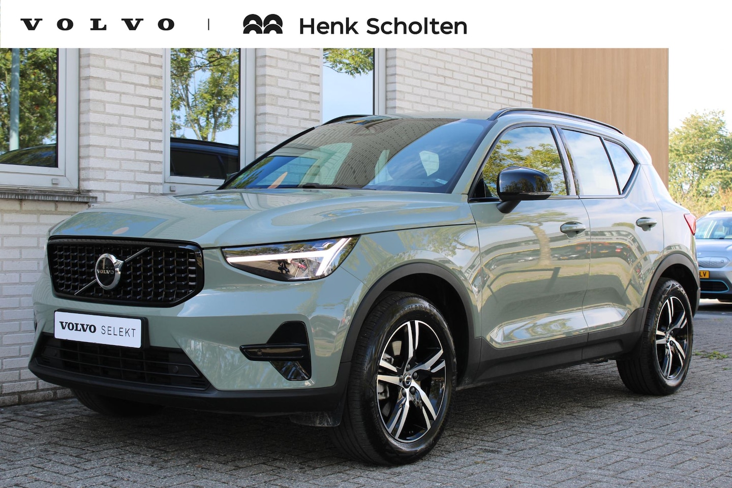 Volvo XC40 - B4 Automaat Plus Dark | Sage Green metallic | Verwarmbare voorstoelen | Verwarmbaar stuurw - AutoWereld.nl