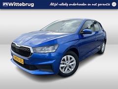 Skoda Fabia - 1.0 TSI Ambition Navigatie / Parkeersensoren / App-connect / LM Velgen / LED verlichting