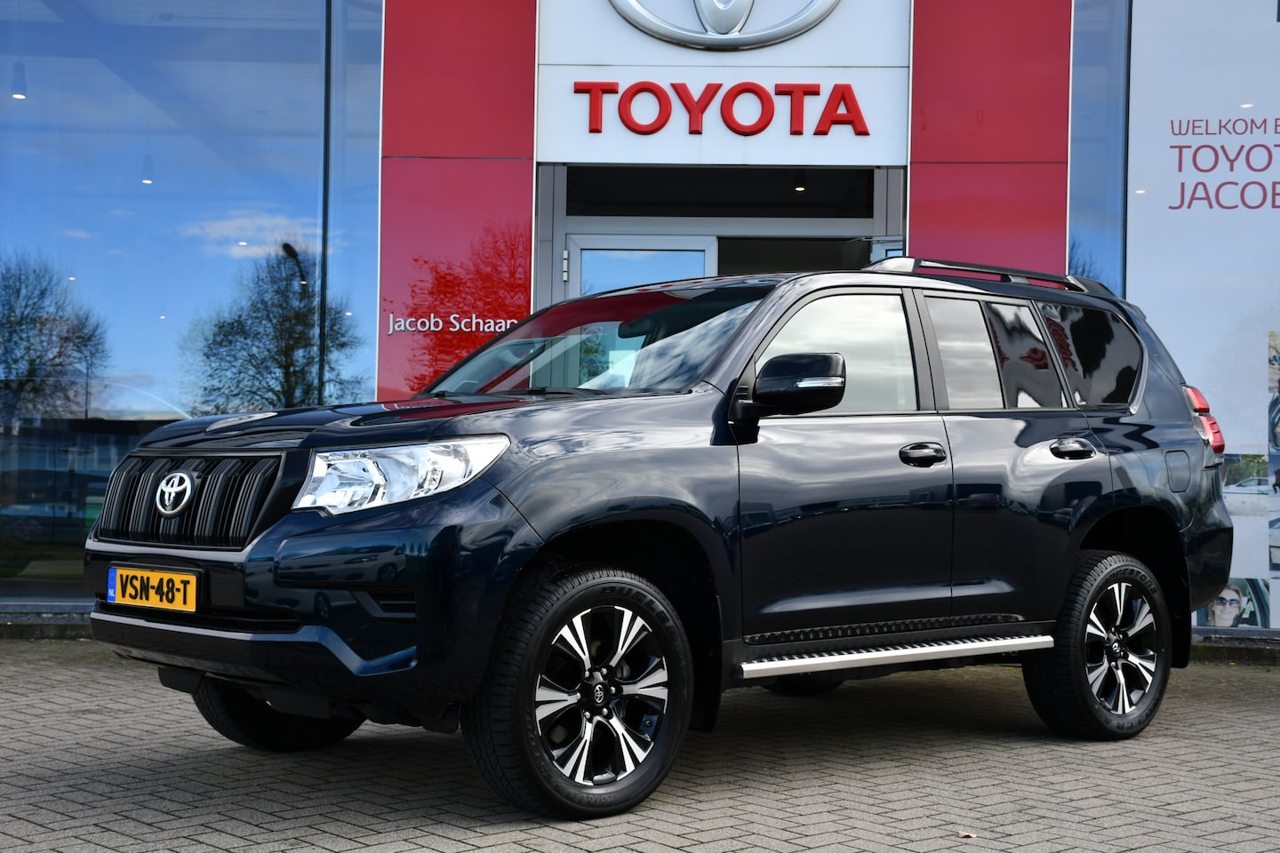 Toyota Land Cruiser - 2.8 D-4D-F Comfort Window Van Automaat 204pk | Trekhaak | Apple CarPlay/Android Auto | Tre - AutoWereld.nl