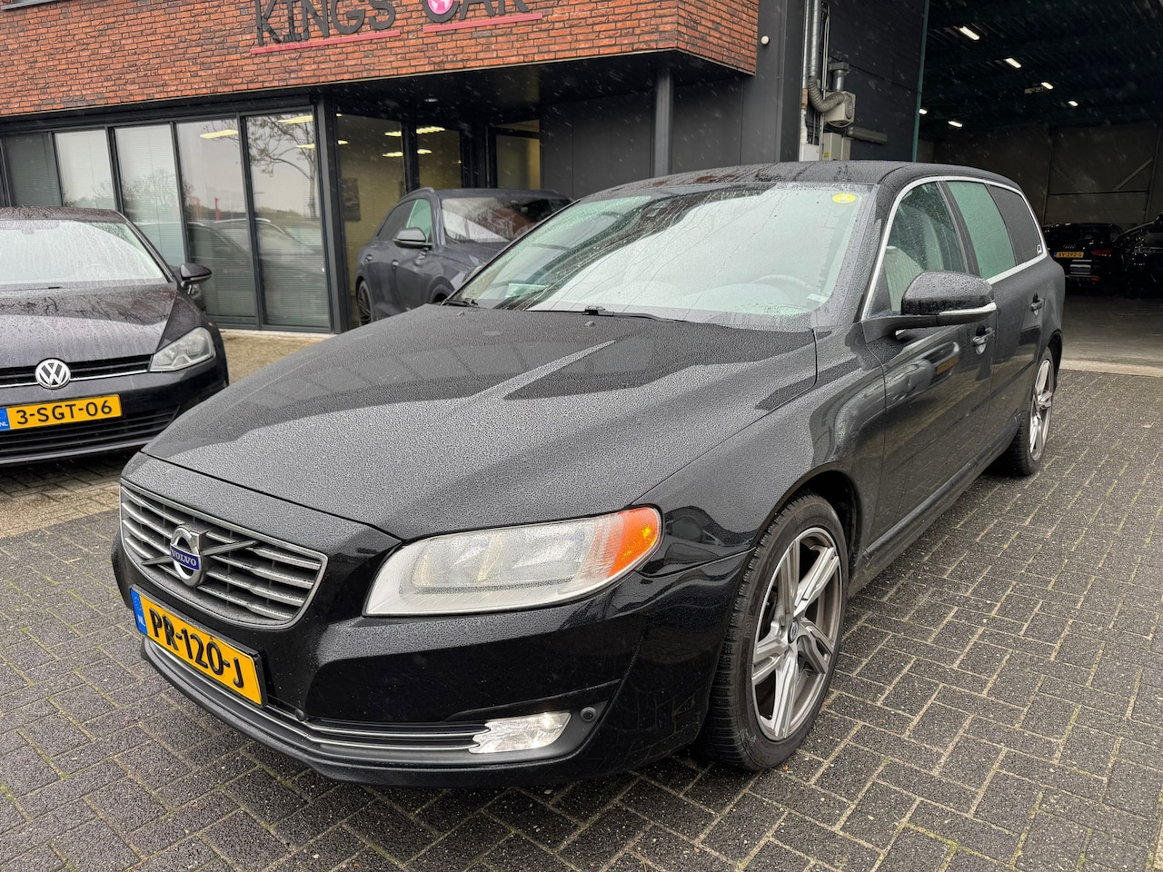 Volvo V70 - 2.0 D4 Summum XENON LEDER TREKHAAK COMPLEET ONDERHOUDEN - AutoWereld.nl