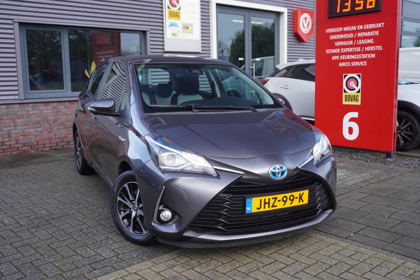 Toyota Yaris - 1.5 Hybrid Aspiration / Stoelverwarming / Bluetooth / Parkeercamera - AutoWereld.nl