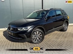 Volkswagen Tiguan - 1.4 TSI eHybrid Life * Trekhaak * Matrix Led * Stuurverwarming * El. Klep