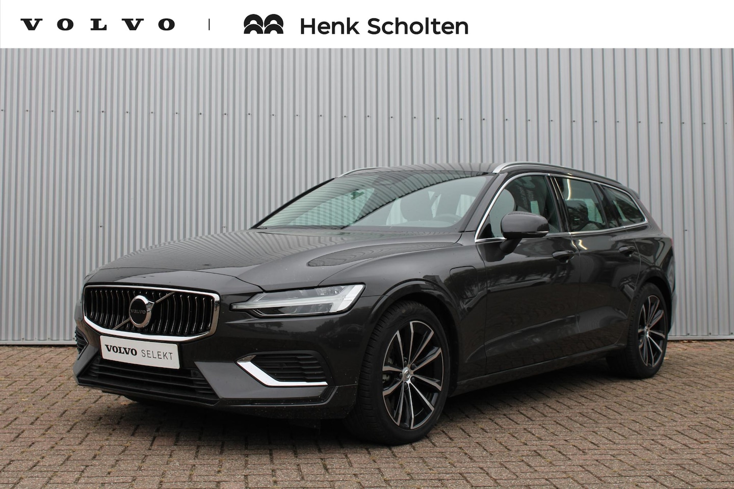 Volvo V60 - 2.0 T6 Plug-in hybrid AWD Essential Bright | Stoelverwarming | Stuurwiel verwarming | Semi - AutoWereld.nl