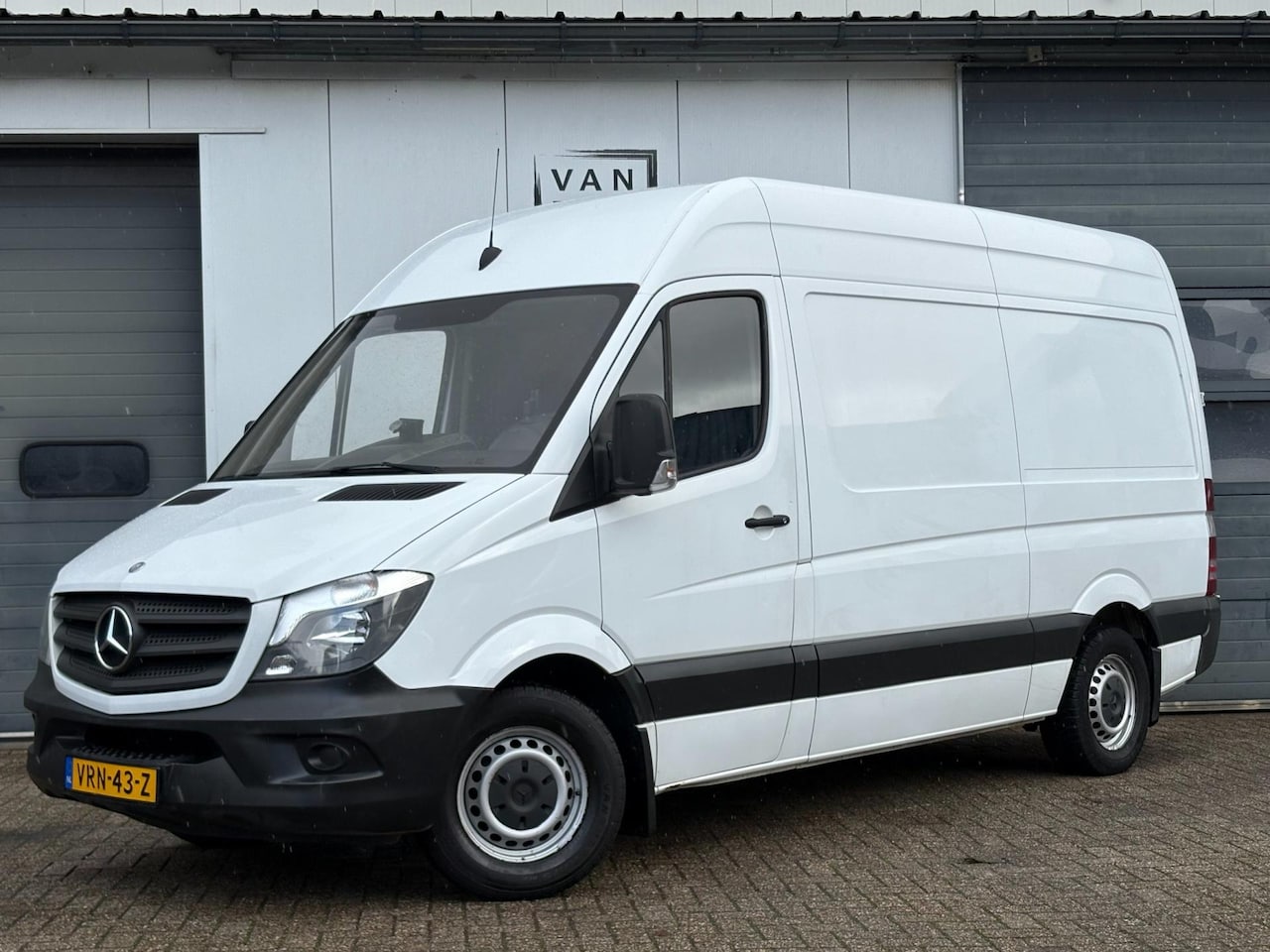 Mercedes-Benz Sprinter - 313CDI 129pk L2H2 Airco Camera 3-pers. - AutoWereld.nl