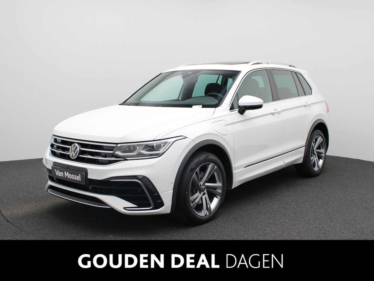 Volkswagen Tiguan - 1.4 TSI eHybrid R-Line 245 PK | SoH 97.7% | Plug-In | Panoramisch Schuif- Kanteldak | Voll - AutoWereld.nl