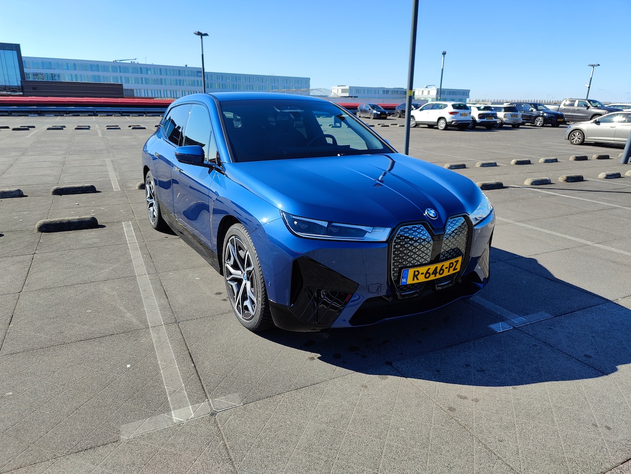 BMW iX - xDrive40 - AutoWereld.nl