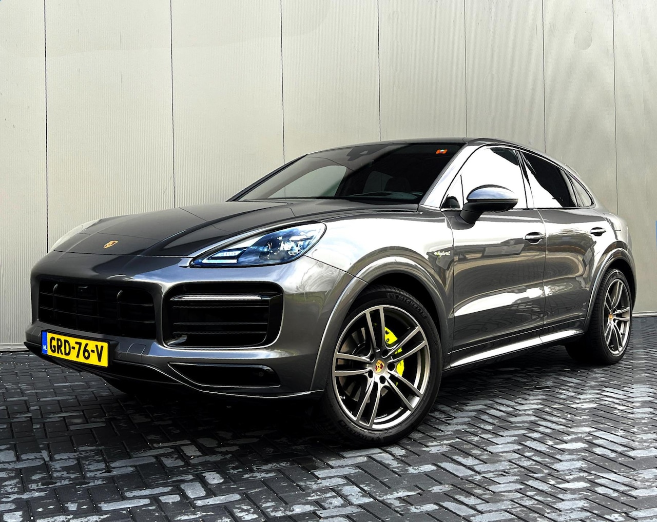 Porsche Cayenne Coupé - 3.0 E-Hybrid Sportuitlaat_PDLs+_Headsup_Luchtviering - AutoWereld.nl