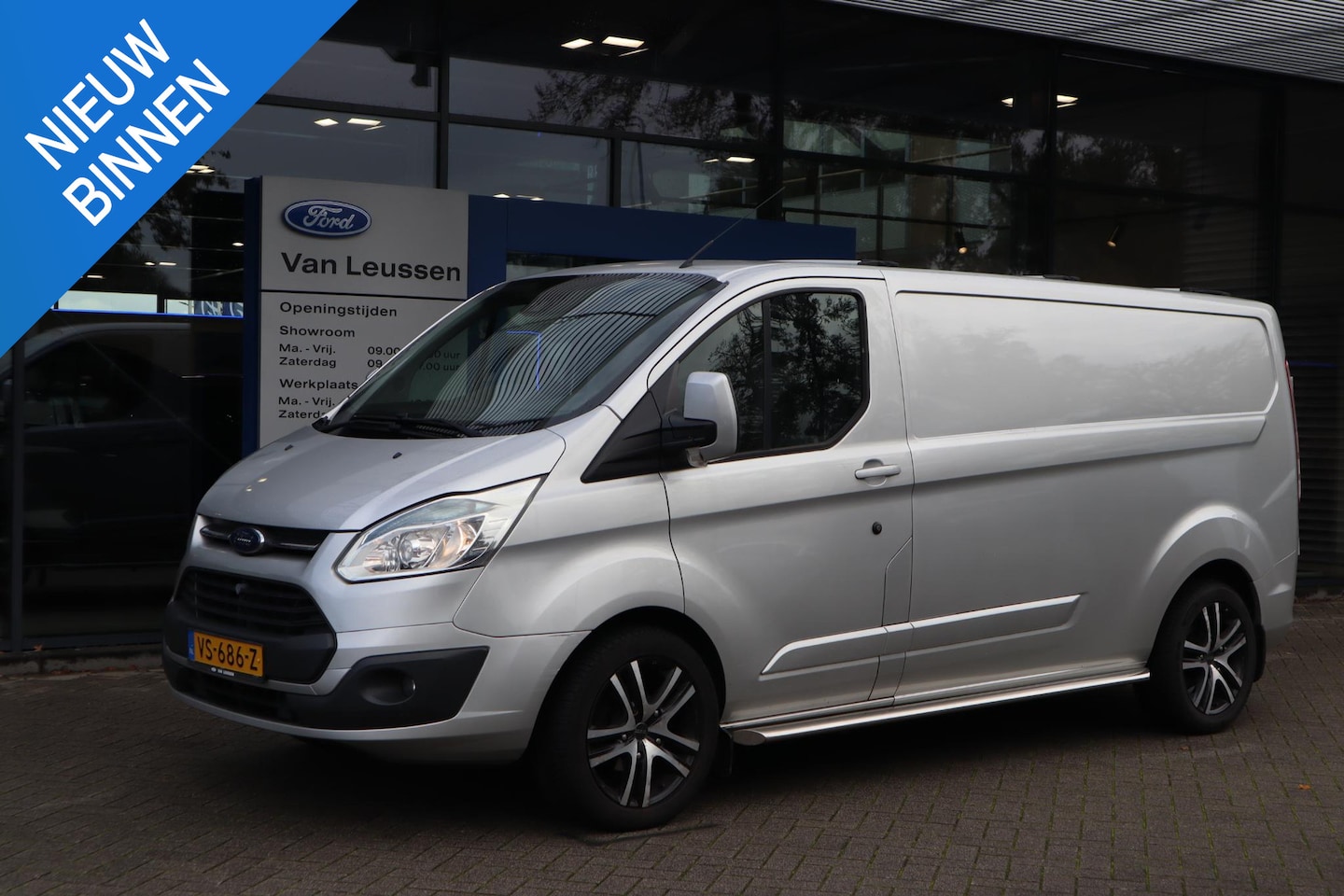 Ford Transit Custom - 290 2.2 TDCI L2H1 LIMITED 3-PERSOONS TREKHAAK CAMERA P-SENSOREN STOELVERWARMING NAVI SIDEB - AutoWereld.nl
