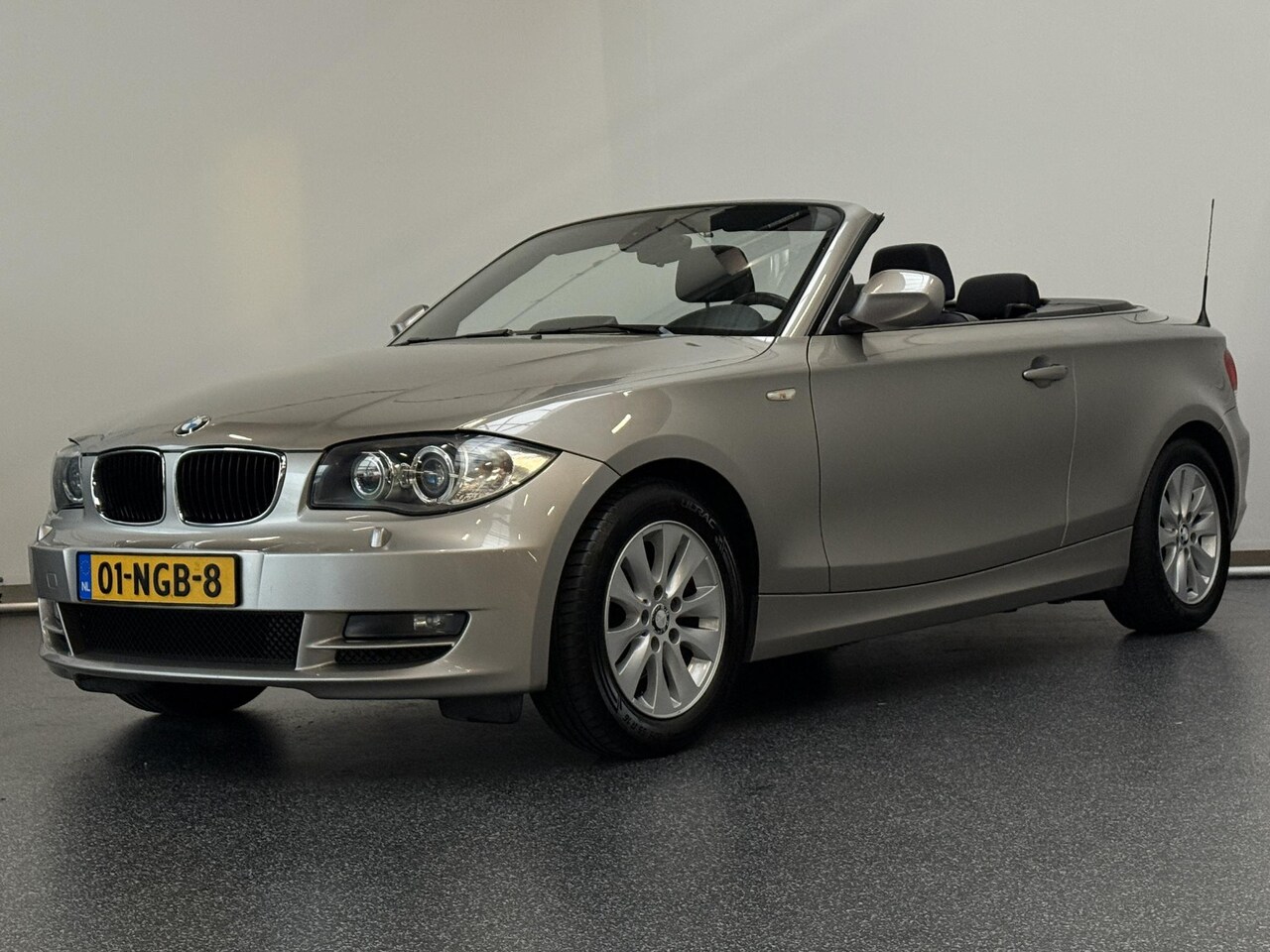 BMW 1-serie Cabrio - 118i High Executive | NL Auto | Navi | Stoelverw | Cruise - AutoWereld.nl