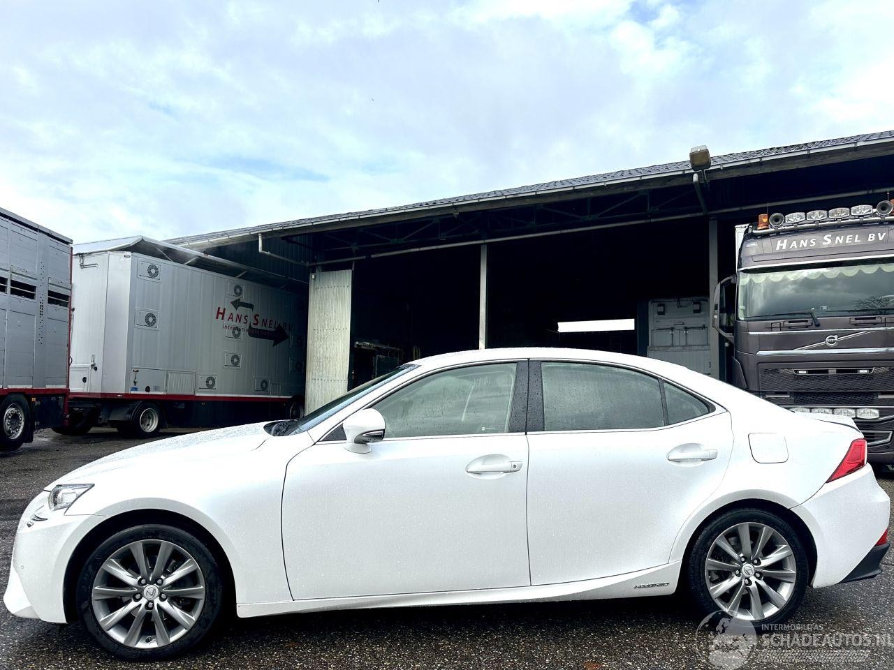 Lexus IS - 300H 2.5 Hybrid Business Line Pro - AutoWereld.nl