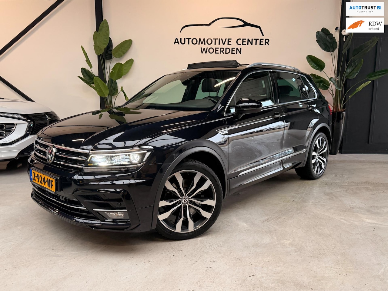 Volkswagen Tiguan - 2.0 TSI 4Motion 3x R-LIne Business PANO LED TREKHAAK VIRT DYNAUDIO - AutoWereld.nl