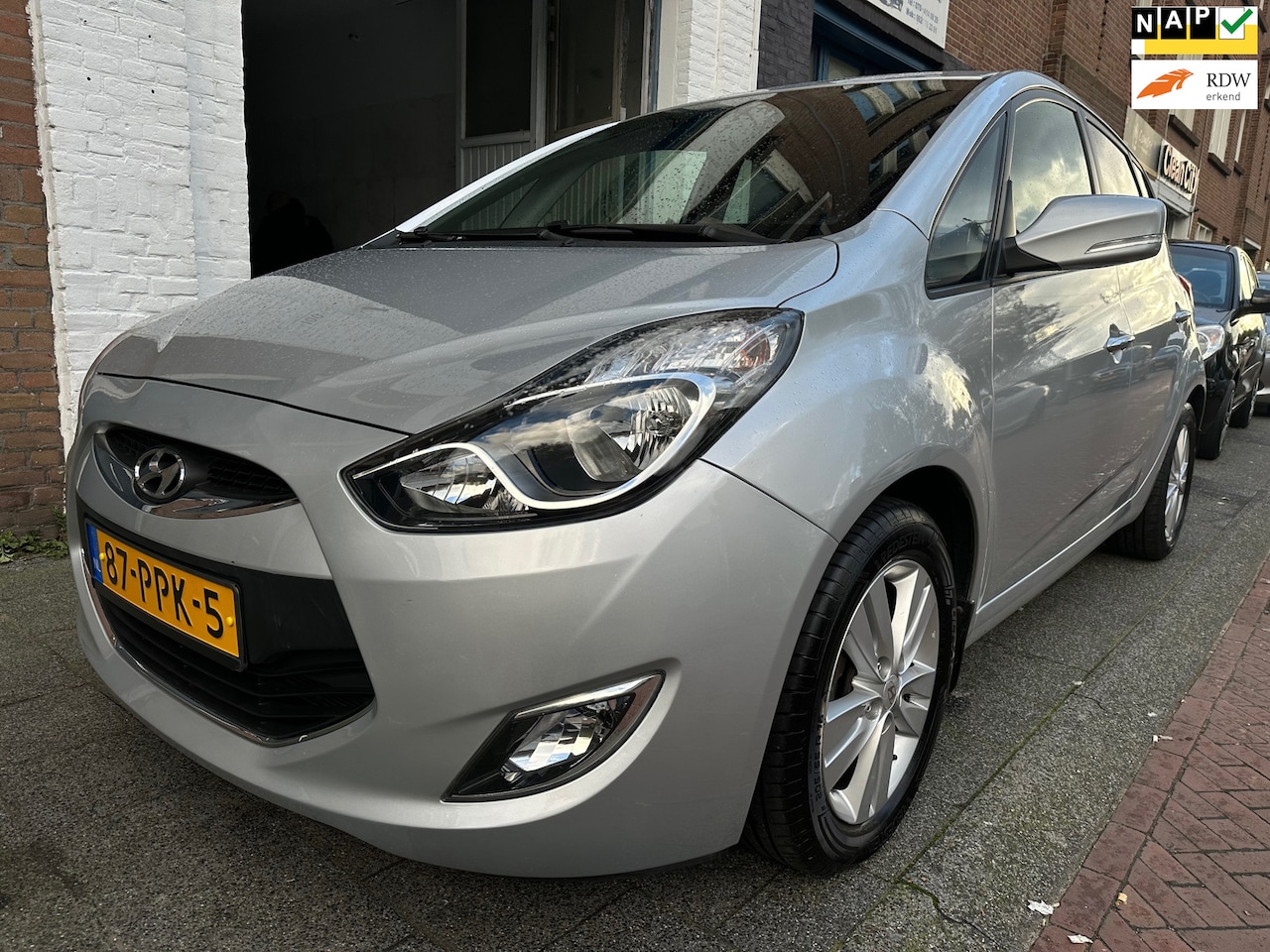 Hyundai ix20 - 1.6i i-Motion AUT Zeer Laag Kms NAP 1e Eig Trekhaak - AutoWereld.nl