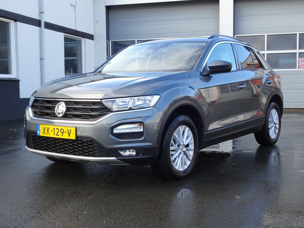 Volkswagen T-Roc - 1.5 TSI Style Automatische airco, afneembare trekhaak, licht metalen velgen, cruise contro - AutoWereld.nl