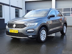 Volkswagen T-Roc - 1.5 TSI Style Automatische airco, afneembare trekhaak, licht metalen velgen, cruise contro