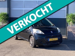 Peugeot 107 - 1.0 BLACK LINE / AIRCO / CARPLAY / NL AUTO / NAP / 1 JAAR APK / AUX / RADIO