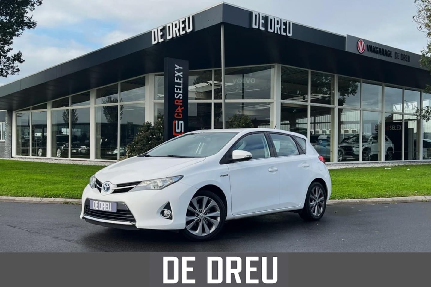 Toyota Auris - 1.8 Hybrid Executive | TREKHAAK | CAMERA | CRUISE - AutoWereld.nl