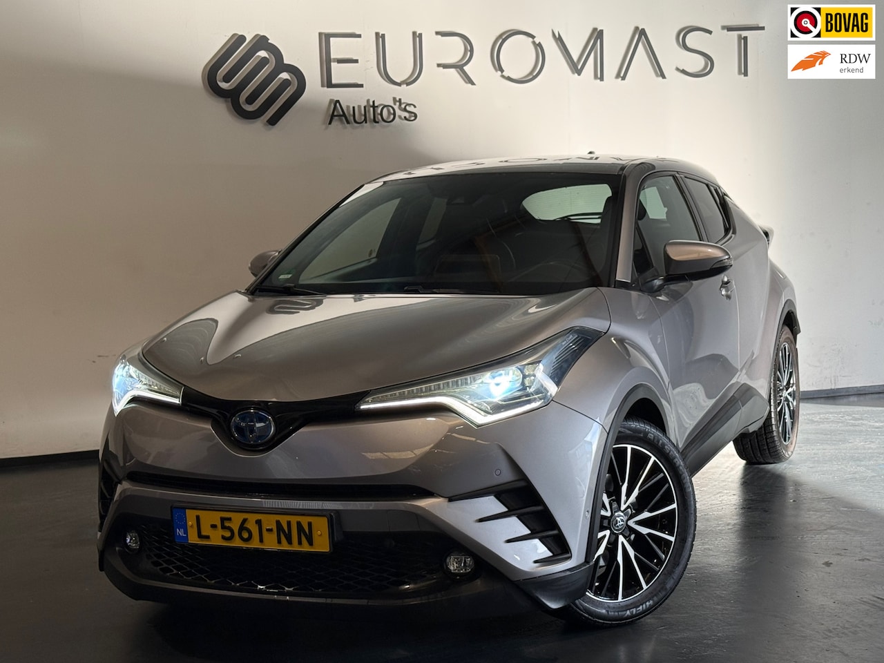 Toyota C-HR - 1.8 Hybrid Bi-Tone Automaat Navi Pdc Camera Nieuwe Apk - AutoWereld.nl