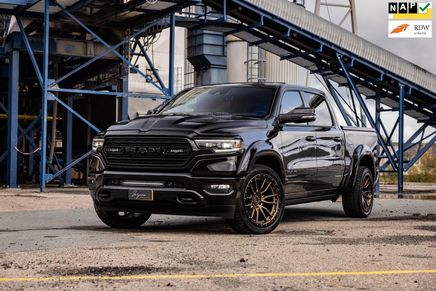 Dodge Ram 1500 - 5.7 V8 4x4 Crew Cab Limited | LPG | Luchtvering | Night Edition | - AutoWereld.nl