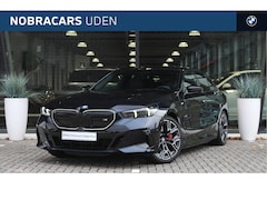 BMW i5 - M60 xDrive / Panoramadak / Trekhaak / Parking Assistant Professional / Adaptief onderstel