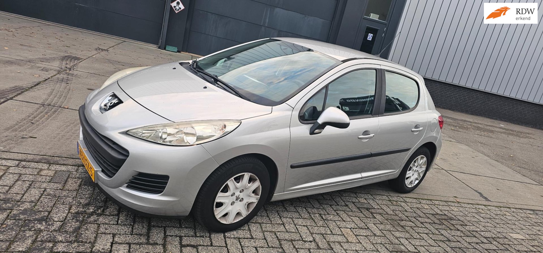 Peugeot 207 - 1.4 VTi X-Line lage kms airco - AutoWereld.nl