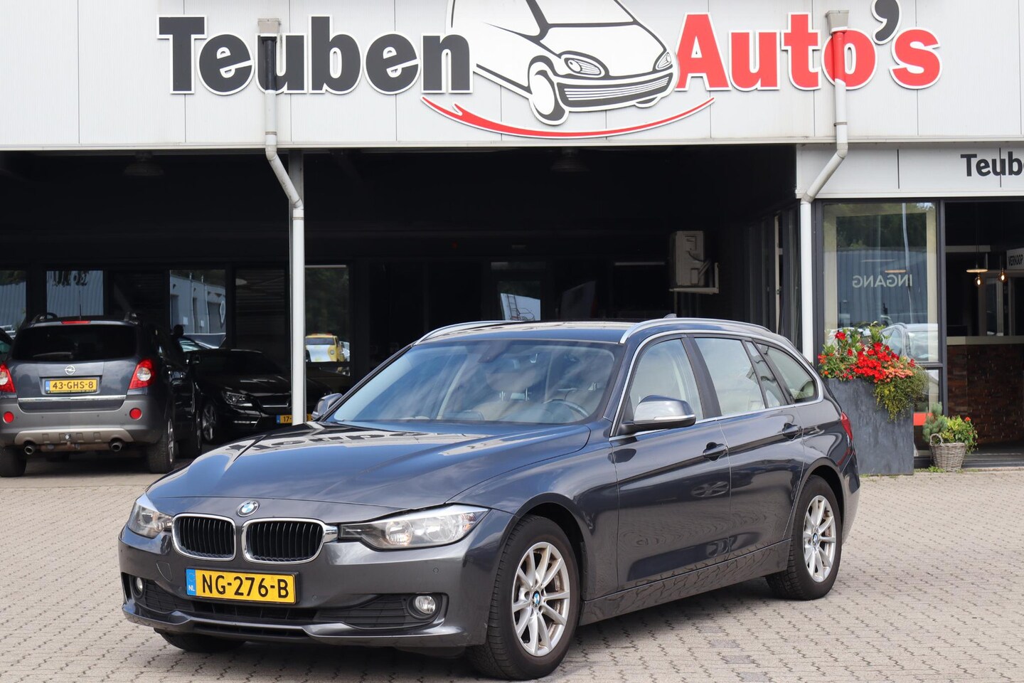 BMW 3-serie Touring - 316d High Executive Navigatie, Climate control, Cruise control, Stoelverwarming - AutoWereld.nl