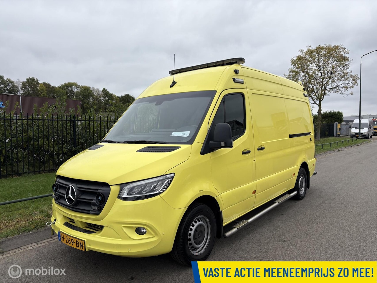 Mercedes-Benz Sprinter - 319 CDI ex Ambulance 3.0 V6 MOTOR DEFECT !!! - AutoWereld.nl