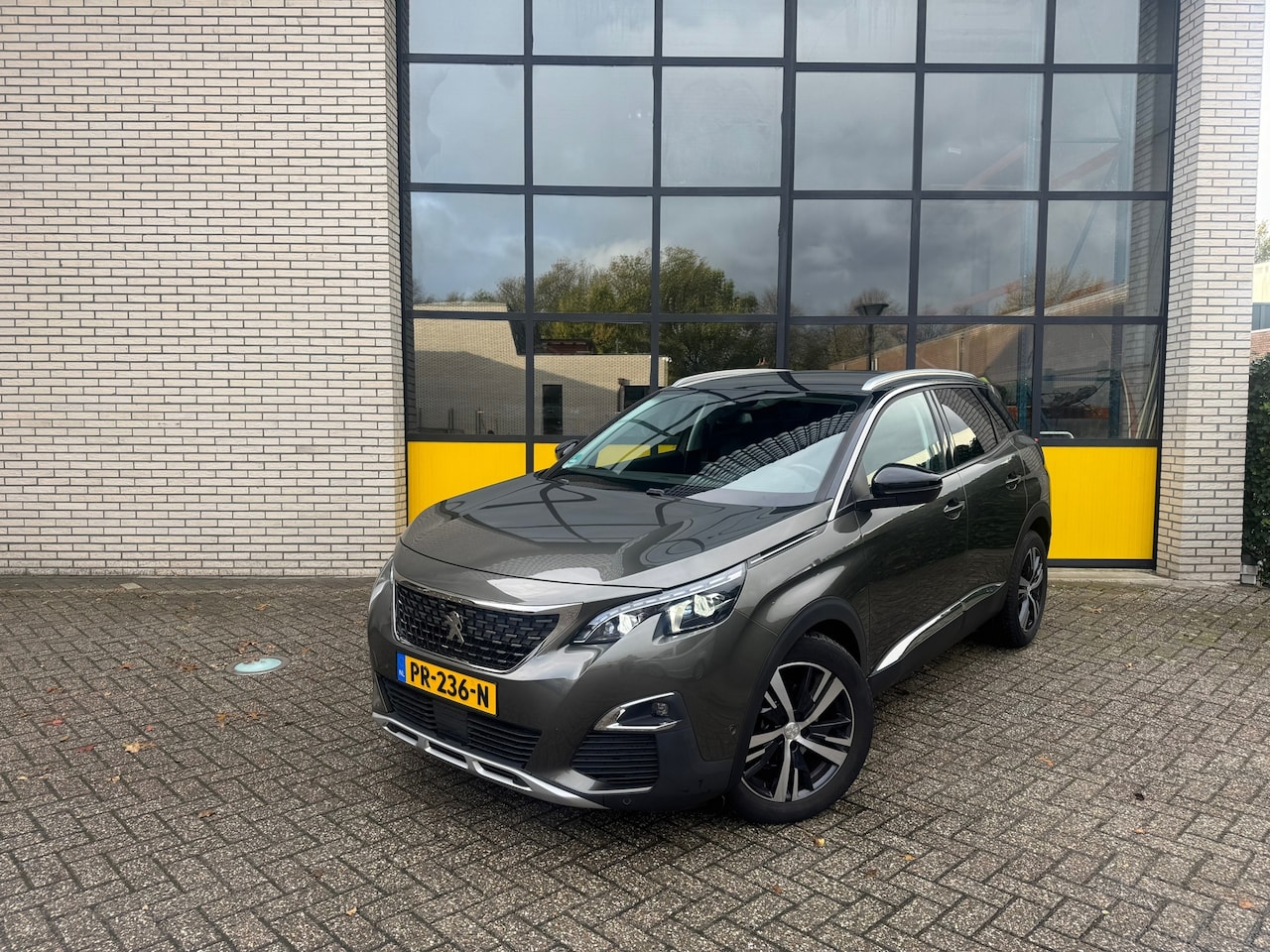 Peugeot 3008 - Trekhaak, Full Led, Focal geluid & 4 seizoenen banden - AutoWereld.nl