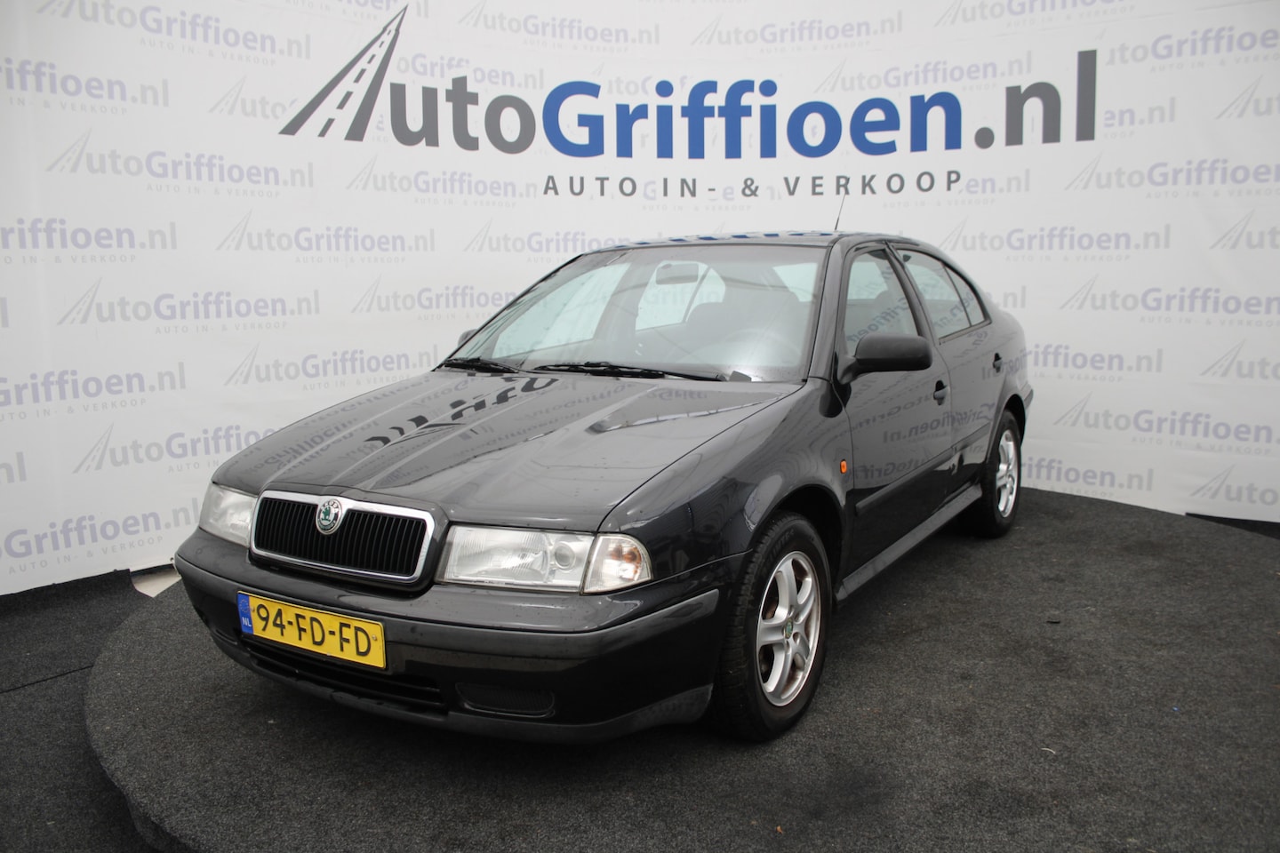 Skoda Octavia - 1.6 SLXi nette 5-deurs met trekhaak - AutoWereld.nl