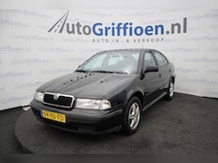 Skoda Octavia - 1.6 SLXi nette 5-deurs met trekhaak
