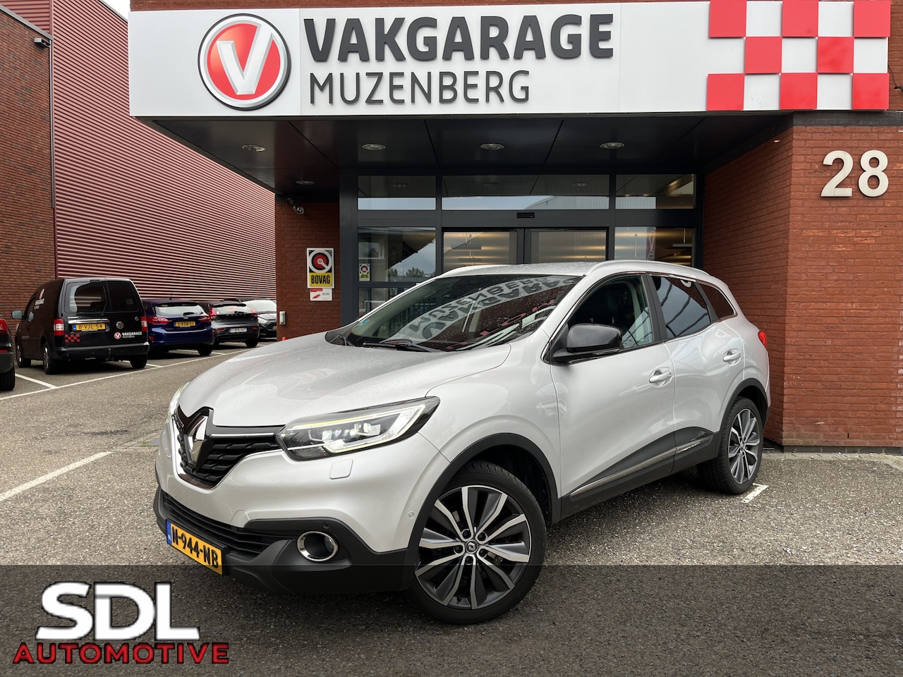 Renault Kadjar - 1.6 TCe Intens // LEDER // LED // KEYLESS // DODEHOEK // NAVI+CARPLAY // CAMERA+SENSOREN / - AutoWereld.nl