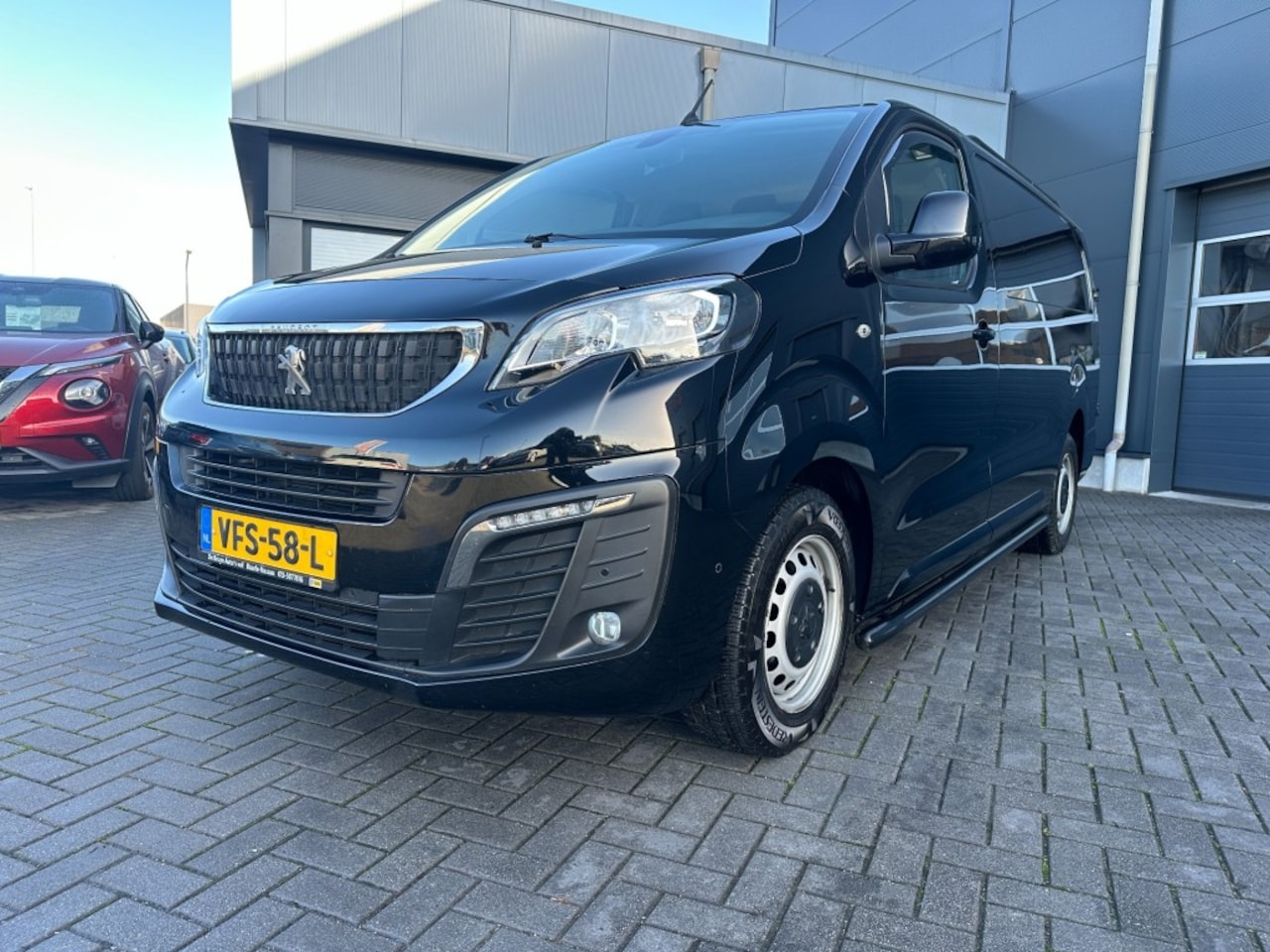 Peugeot Expert - 2.0 BlueHDi 122PK Long Premium standkachel Trekhaak - AutoWereld.nl