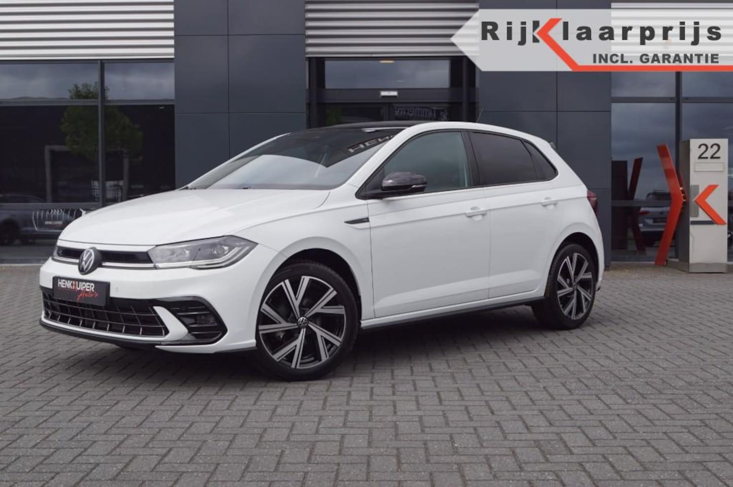 Volkswagen Polo - 1.0 TSI DSG R-Line /Navi / Virt. cockpit /IQ LED/17LM /Zwart dak - AutoWereld.nl