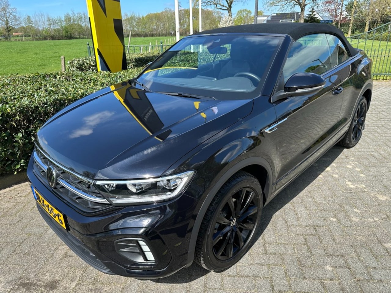 Volkswagen T-Roc Cabrio - Cabrio 1.5 TSI R-Line DSG7 Matrix Led / Keyless / Virtual Cockpit - AutoWereld.nl
