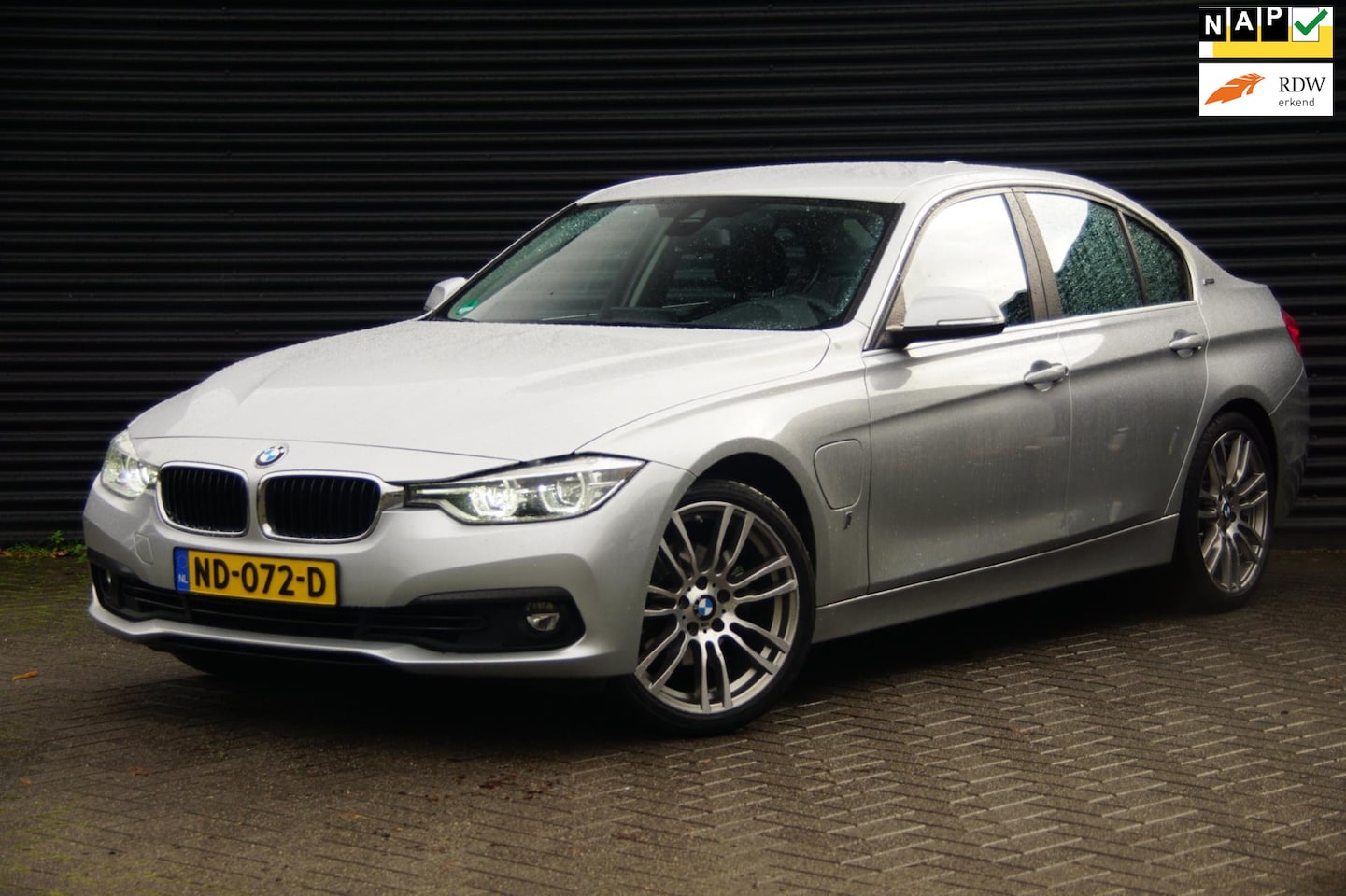BMW 3-serie - 330e Centennial High Executive | Carplay | Leder | Stoelverwarming | - AutoWereld.nl