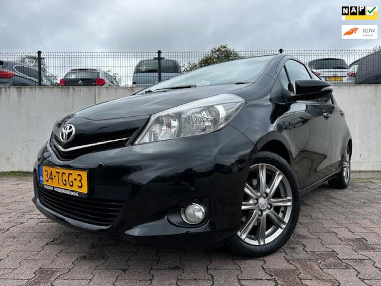 Toyota Yaris - 1.3 VVT-i Dynamic/AUTOMAAT/PANO/CAMERA/CLIMA/TREKHAAK/PDC/NL AUTO/ - AutoWereld.nl