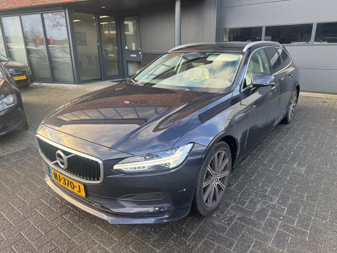 Volvo V90 - 2.0 D3 Momentum STOELVERW CAMERA 9500 NETTO DEALER SERVICED - AutoWereld.nl
