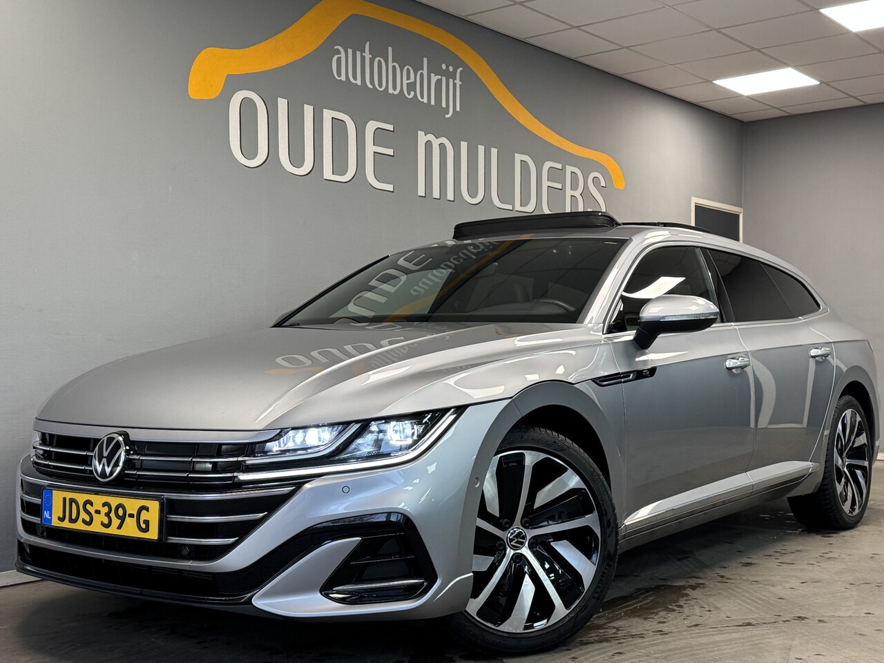 Volkswagen Arteon Shooting Brake - 1.4 R-Line R-Line/Leder/Panoramadak/Trekhaak - AutoWereld.nl