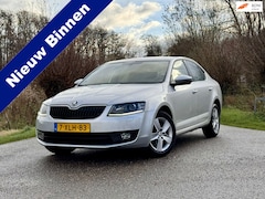 Skoda Octavia - 1.2 TSI Greentech Elegance Businessline 5DRS NAVI KEYLES ECC STOELVERWARMING NAP GOED ONDE